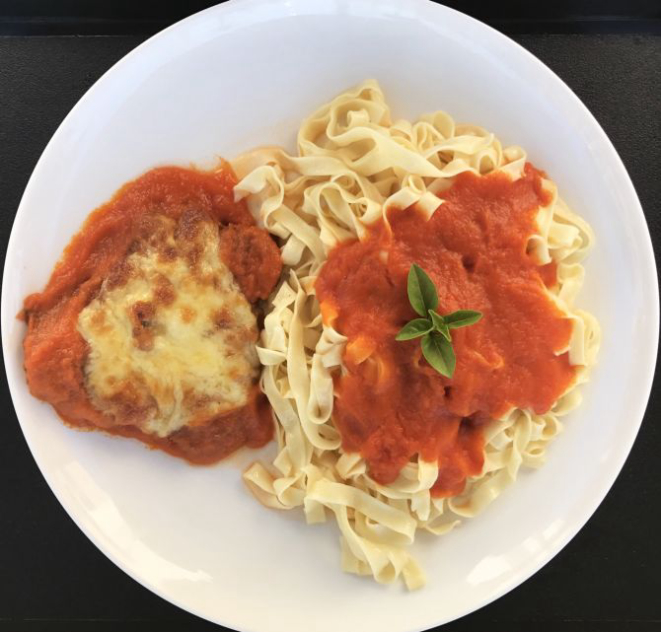 Polpettone à parmegiana com talharim ao sugo. Foto: Divulgação.