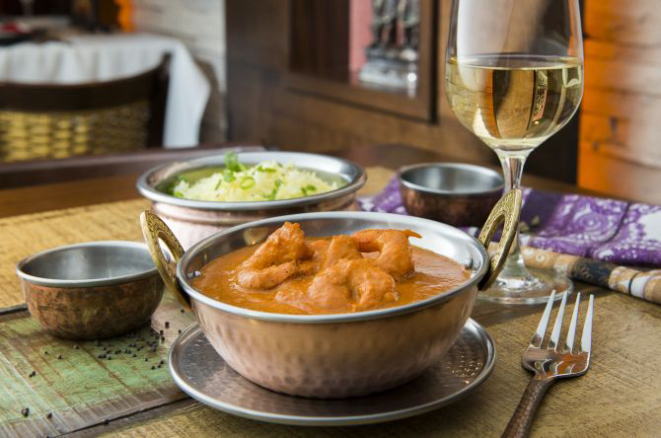 Camarão ao molho de pasta de caju do Swadisht combina com vinhos brancos. Foto: Letícia Akemi/Gazeta do Povo.