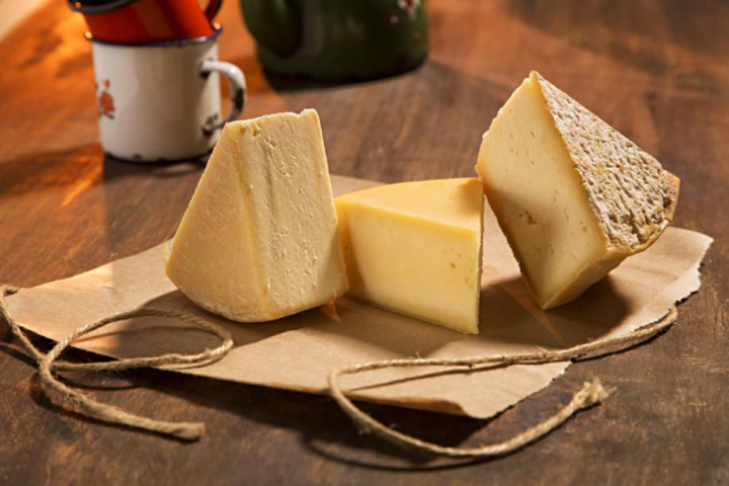 Canastras fabricados em três fazendas diferentes. Foto: Alexandre Mazzo / Gazeta do Povo.