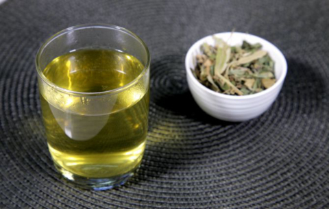 Chá calmante com capim-limão
