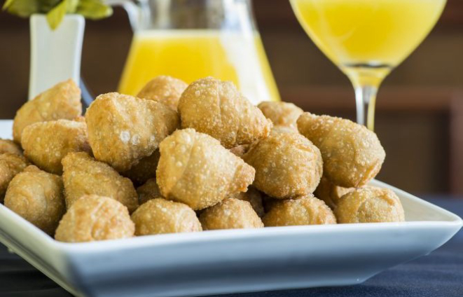 A coxinha de farofa é outra as atrações. Foto: Letícia Akemi/ Gazeta do Povo