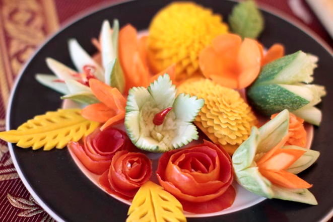 Fruit Carving, a arte de esculpir frutas é uma das aulas da chef. Foto: Divulgação