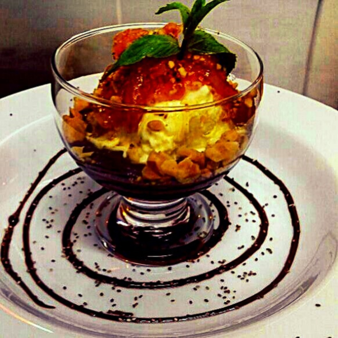 As sobremesas também são um espetáculo a parte no MiSSaigon. Destaque para o frutado de cacau com sorvete e calda de damasco e amêndoas.