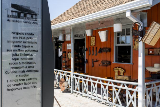 Armazém Santa Ana, na Avenida Salgado Filho, é um dos estebelecimentos gastronômicos mais antigos do Uberaba. Foto: Henry Milleo/Gazeta do Povo.