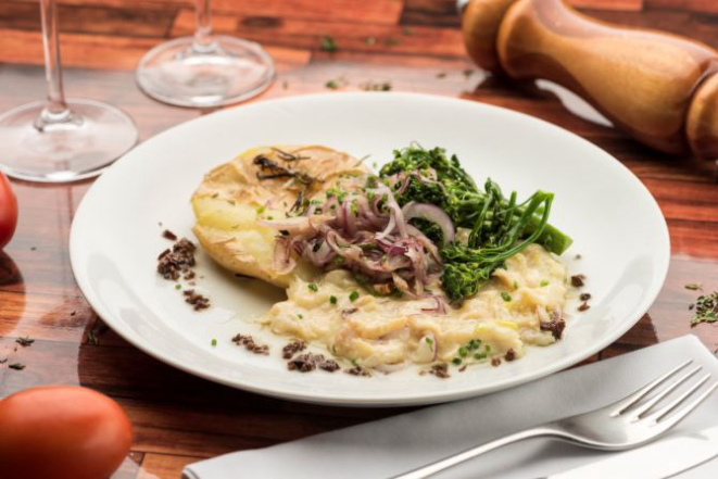 Bacalhau Bom Gourmet, prato servido pelo Bar do Victor para o Festival Bom Gourmet. Foto: Fernando Zequinão/Gazeta do Povo