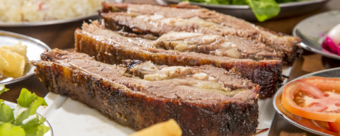 Churrasco 364 dias por ano: costelão em Curitiba fecha apenas um dia