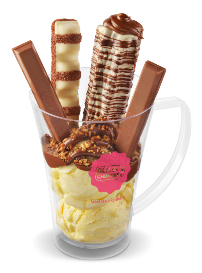 Ice Churros Magnifico com churros de chocolate, duas bolas de sorvete de creme, nuts, cobertura de creme de avelã e waffers cobertos de chocolate (R$ 19,90).