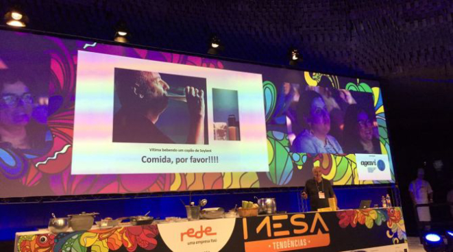 Josimar Melo na palestra do Mesa Tendências. Foto: Flávia Schiochet/Gazeta do Povo.