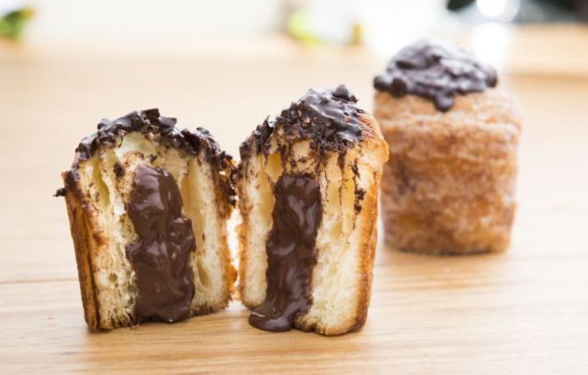 Cruffin de Nutella. Foto: Letícia Akemi/Gazeta do Povo.