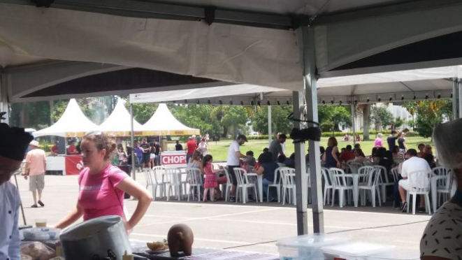 Festival é realizado na Praça Nossa Senhora de Salete, em Curitiba. Foto: Sandro Moser/Gazeta do Povo.
