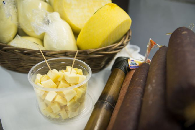 O queijo muçarela tipo purunga do Empório do Bacalhau, um dos expositores da feira.