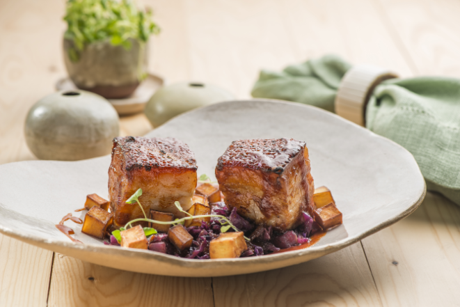 A busca por cortes suínos mais incomuns aumenta no Brasil, assim como o consumo nacional, em atuais 15 quilos anuais, ainda bem abaixo da Europa, que tem consumo médio de 25 quilos anuais por pessoa. Foto: Letícia Akemi.