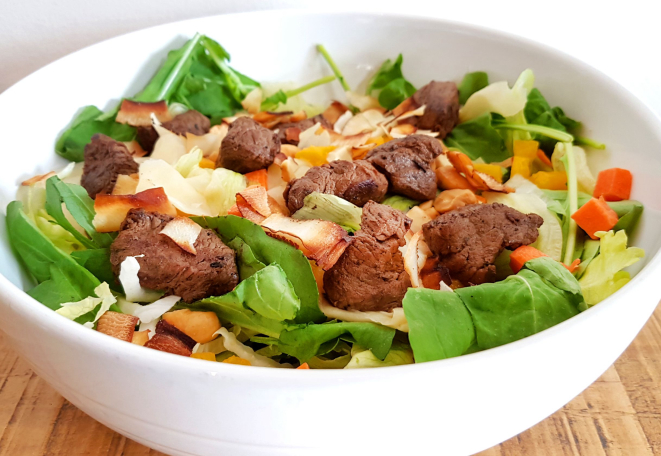 Mango Salad, da Tasty. Foto: Reprodução.