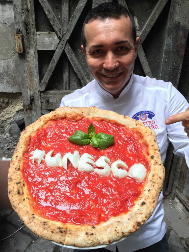 Pizzaiolo napolitana comemora o reconhecimento da Unesco. Foto: Divulgação.