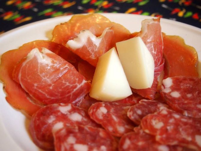 Queijo e embutidos da Salumeria Monte Bello. Foto: Divulgação