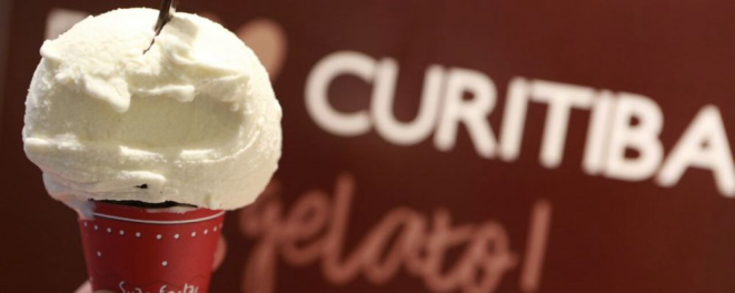 Sabor Rosa di Batel, criação exclusiva da loja da Bacio di Latte, no Pátio Batel, em Curitiba. Foto: Marcelo Andrade/Gazeta do Povo.