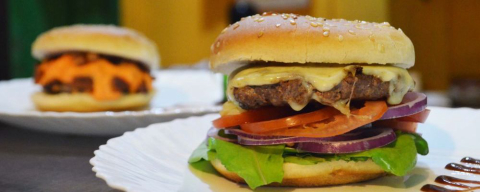 Fim de semana tem chope de graça, espetinho tailandês e duas inaugurações