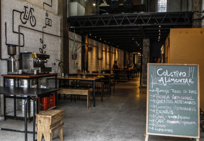 O Coletivo Alimentar reúne loja com produtos locais, café e almoço.