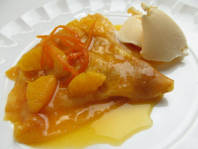Até mesmo a sobremesa francesa Crêpe Suzette já ganhou a alcunha, de algumas pessoas, de comida brega. Foto: Pixabay
