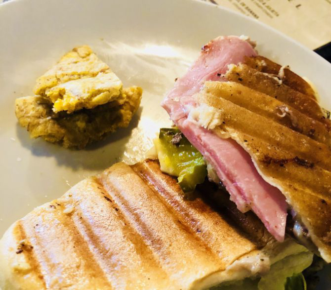 Cubano Sandwich, uma especialidade do Brooklyn Coffee Shop de Orlando, na Flórida. Foto: Divulgação