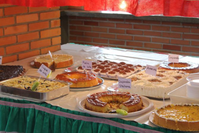 Festa da Uva, em Santa Felicidade, tem barracas com salgados e doces além das especialidades da cozinha de imigrantes italianos. Foto: Reprodução/Facebook