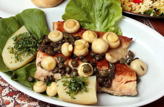 Tradicional Filé de Salmão com Alcaparras e Champignon – Restaurante Gambrinus. Foto: Divulgação