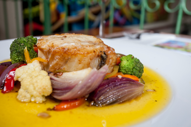 O Bacalhau do Chef (R$ 132,50) é inspirado em uma receita da família do chef, de origem ibérica. Foto: Marcelo Cozzo/divulgação