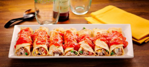 Panqueca de sardinha com molho de manjericão