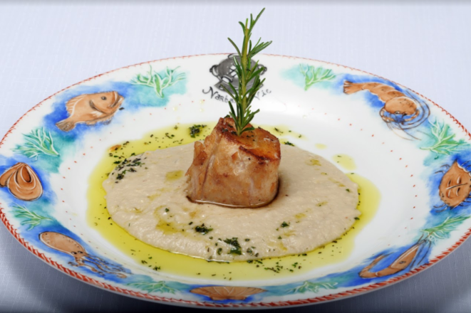 Peixe grelhado com purê de taiá trufado. Foto: Divulgação