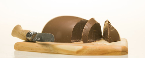 Páscoa artesanal: chocolaterias de Curitiba lançam ovo “de corte” e cascas recheadas