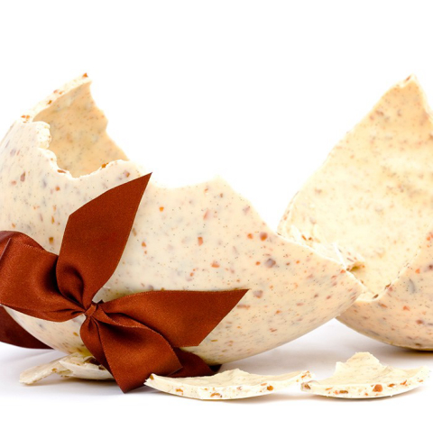 Ovo de Páscoa branco com praliné