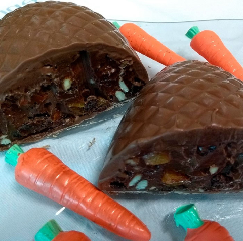 Ovo de corte recheado com strognoff de chocolate