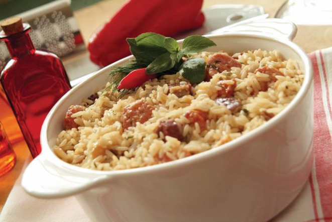 Charque: Teve origem a partir de um processo primitivo de<br>conservação, e atualmente é ingrediente principal na utilização de diversas<br>receitas como o Carreteiro de Charque.