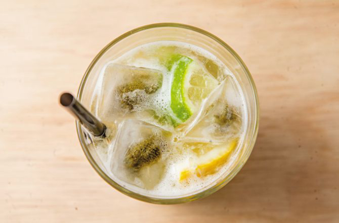 Porcoes sanduiche sobremesa e caipirinha do bar Jambu.