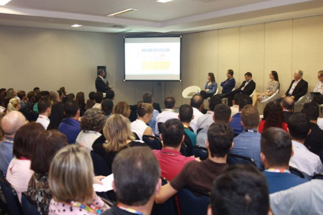 Fórum promovido pela Associação Paranaense de Supermercados teve como tema o impacto do desperdício na cadeia alimentícia e reuniu nove especialistas. Foto: Luís Gustavo Ribeiro/Divulgação