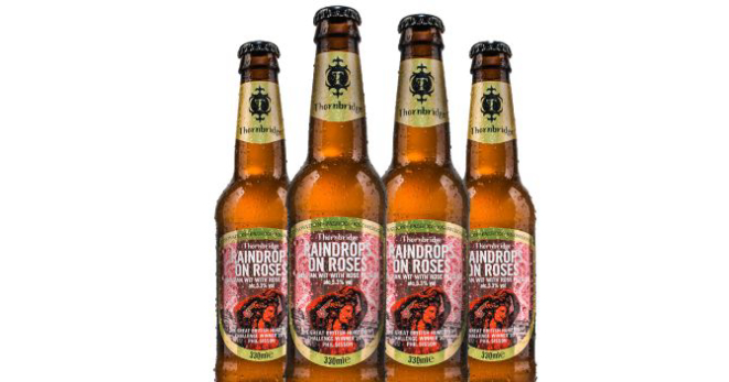 A loja virtual Clube do Malte vende um pack com quatro witbiers que levam pétala de rosa na composição. Foto: Divulgação