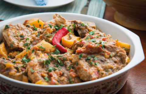 Espinhaço de ovelha com aipim