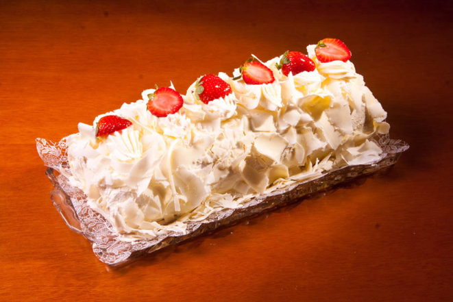 Rocambole de morango da Confeitaria Holandesa. Foto: Divulgação
