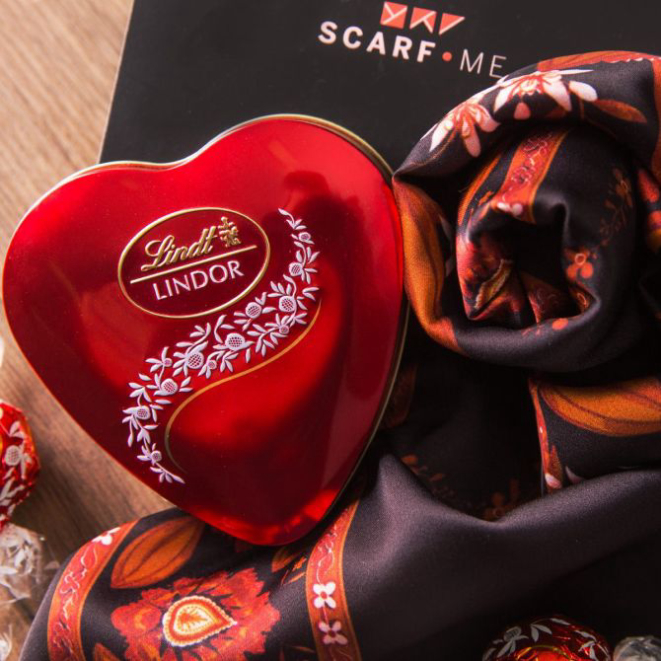 A Lindt fez parceria com a Scarf Me para o dia das mães de 2018. Foto: Reprodução/Facebook
