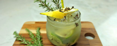 Aprenda a preparar um drink verde e amarelo para torcer para o Brasil