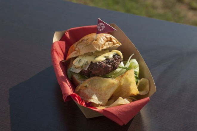 Hambúrguer vencedor da prova levava acém e costela bovina. Foto: Carlos Reinis/Divulgação