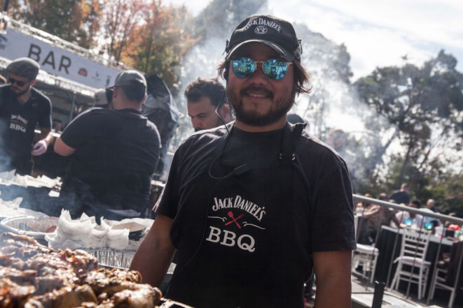 Pitmaste Daniel Lee vai comandar o churrasco. Foto: Divulgação.