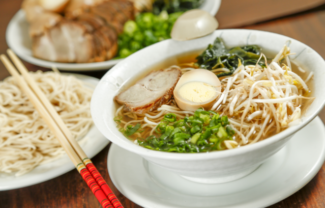 Shoyu lámen. Foto: Hugo Harada/Gazeta do Povo