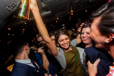 Mulher derrota 250 adversários é eleita melhor bartender do Brasil