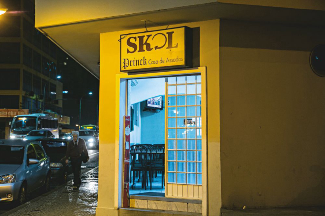 Fachada da Princk Casa de Assados na Rua Cruz Machado, Centro. Foto: Marcelo Andrade/Gazeta do Povo.