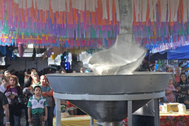 Maior canjica do Brasil será preparada em Piçarras (SC) nesse fim de semana. Foto: Cleiton Girourbano/ Divulgação