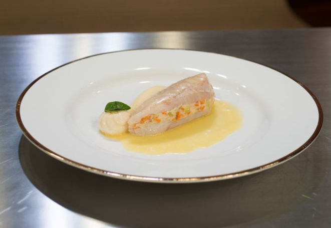 Competidores precisaram reproduzir o prato do chef Laurent Suaudeau. Foto: Carlos Reinis/ Band