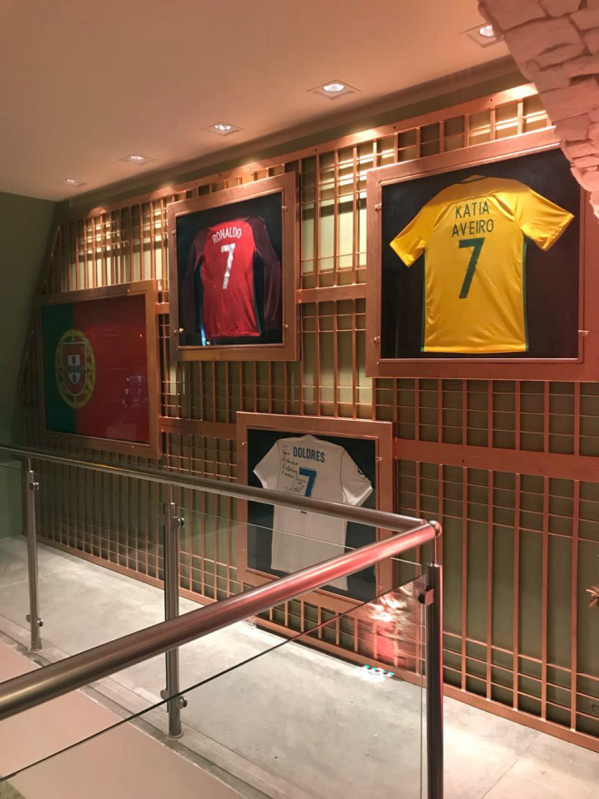 Decoração do restaurante de Cristiano Ronaldo. Foto: Anderson Hartmann/Gazeta do Povo.