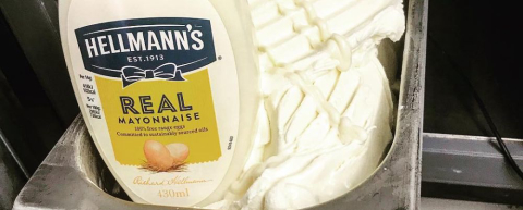 Marca escocesa cria sorvete de maionese e notícia está deixando as pessoas confusas