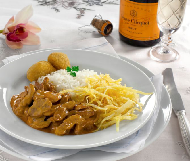 Strogonoff de carne do Ile de France. Foto: Claudio Omar/Studio Drops Photo